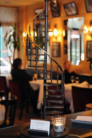 Imagen del bar/restaurante del Ansen Suites. Foto 2