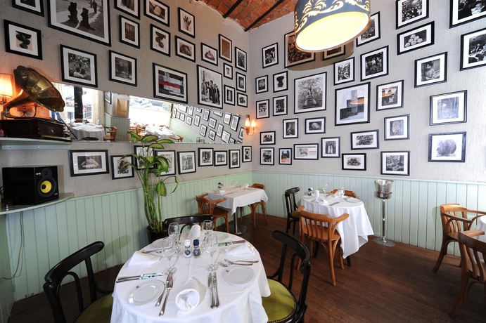 Imagen del bar/restaurante del Ansen Suites. Foto 3