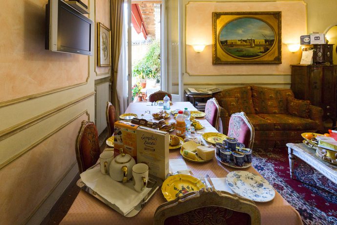 Imagen del bar/restaurante del Antica Residenza D'Azeglio RoomyBreakfast di Charm. Foto 2
