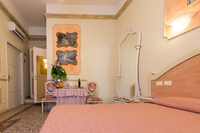 Imagen de la habitación del Antica Residenza D'Azeglio RoomyBreakfast di Charm. Foto 3