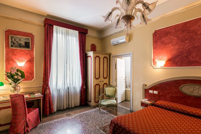 Imagen de la habitación del Antica Residenza D'Azeglio RoomyBreakfast di Charm. Foto 5
