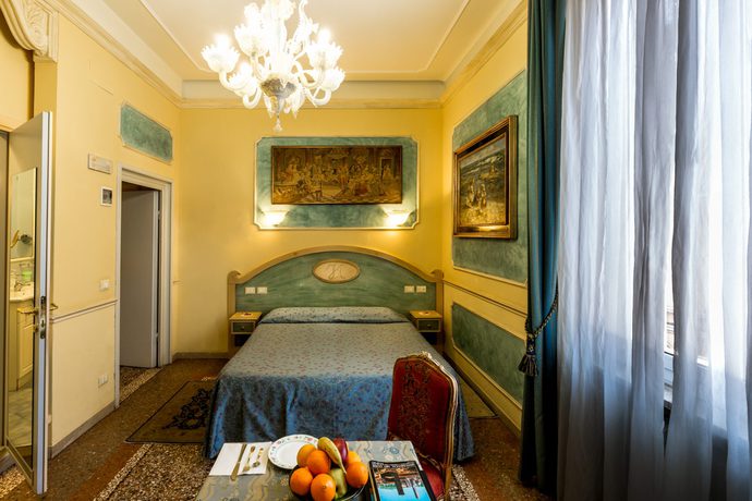 Imagen de la habitación del Antica Residenza D'Azeglio RoomyBreakfast di Charm. Foto 13