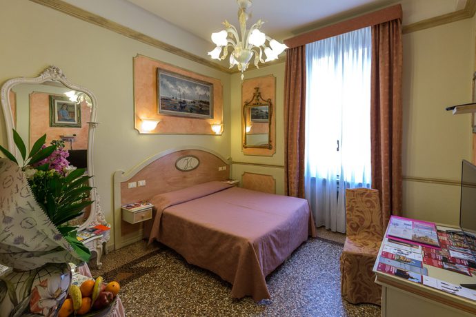 Imagen de la habitación del Antica Residenza D'Azeglio RoomyBreakfast di Charm. Foto 15
