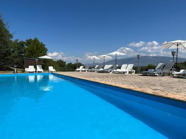Imagen de la piscina del Antico Borgo Carceri. Foto 18