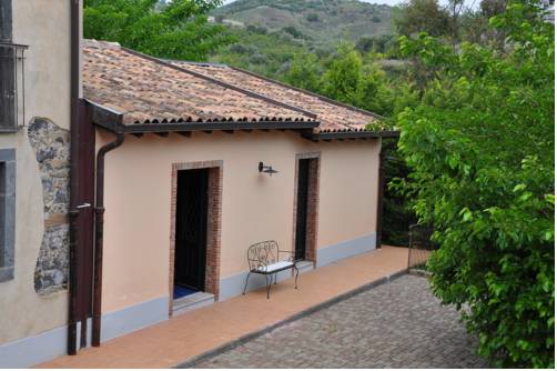 Imagen de la habitación del Antico Borgo Etneo Agriturismo. Foto 14