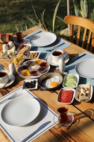 Imagen del bar/restaurante del Antique Beach and Bungalow. Foto 10