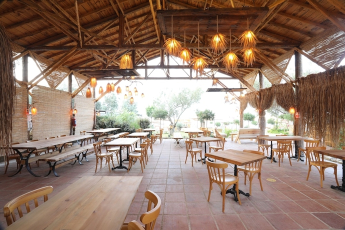 Imagen del bar/restaurante del Antique Beach and Bungalow. Foto 11