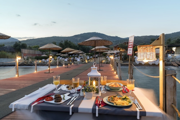 Imagen del bar/restaurante del Antique Beach and Bungalow. Foto 14