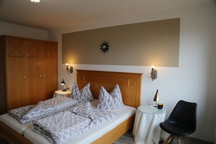 Imagen de la habitación del Apart Hotel Goldener Hahn Baiersbronn, Ferienwohnungen | Fr&uuml;hst&uuml;ck, Sauna and Indoorpool. Foto 3