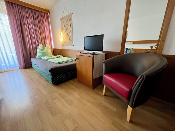 Imagen de la habitación del Apart Hotel Goldener Hahn Baiersbronn, Ferienwohnungen | Fr&uuml;hst&uuml;ck, Sauna and Indoorpool. Foto 12