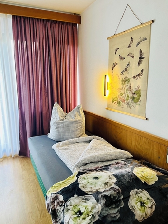Imagen de la habitación del Apart Hotel Goldener Hahn Baiersbronn, Ferienwohnungen | Fr&uuml;hst&uuml;ck, Sauna and Indoorpool. Foto 14