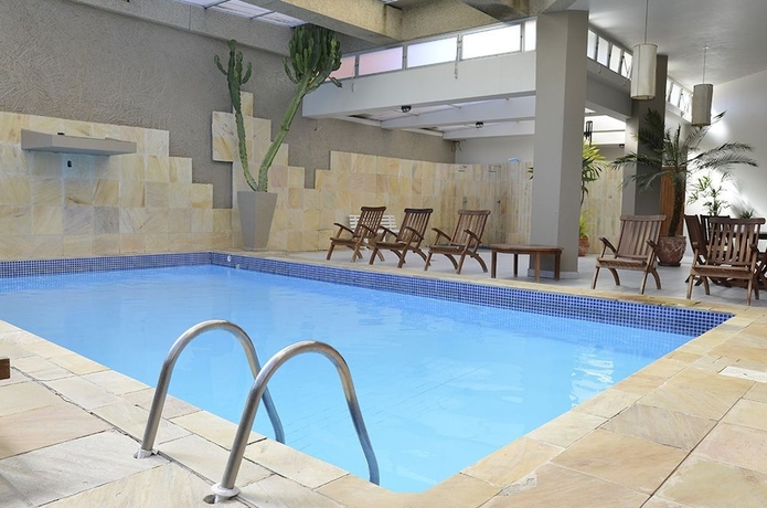 Imagen de la piscina del Apart Hotel Villa Moura Cassino. Foto 18
