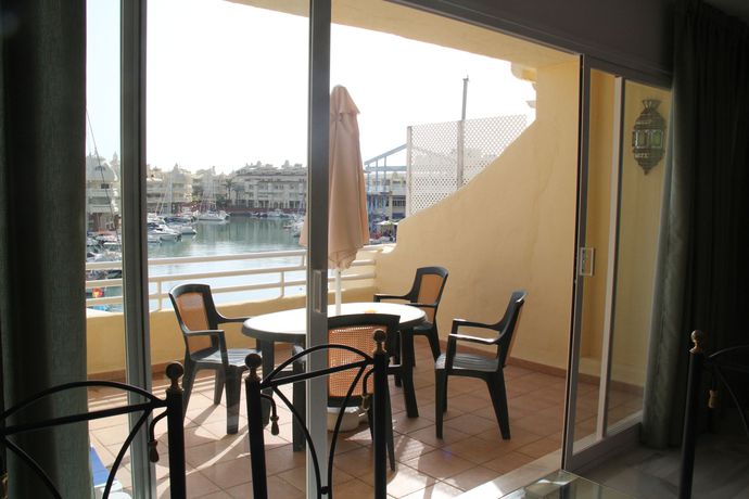 Imagen de los interiores del Apartamento en Puerto Marina B32. Foto 9
