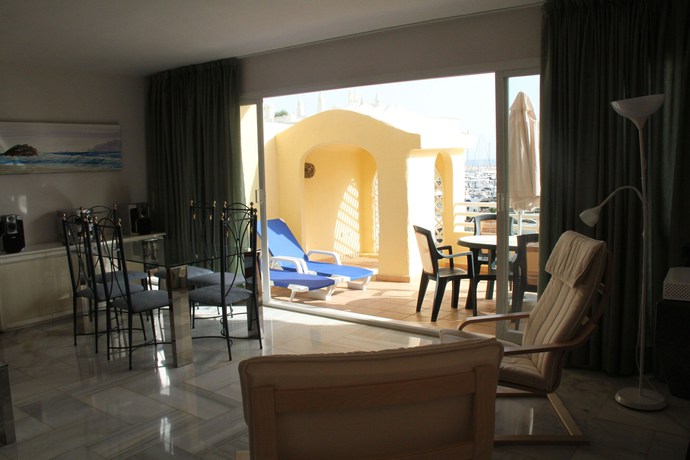 Imagen de los interiores del Apartamento en Puerto Marina B32. Foto 10