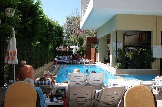 Imagen de la piscina del Aparthotel Caligo. Foto 11
