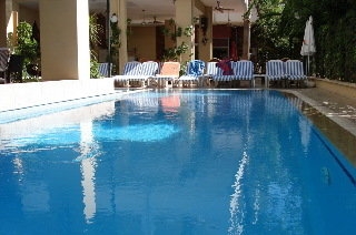 Imagen de la piscina del Aparthotel Caligo. Foto 12