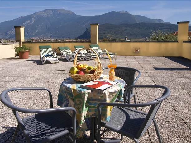 Imagen de los exteriores del Aparthotel Englovacanze. Foto 14