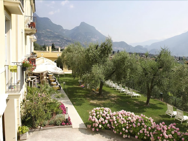 Imagen de los exteriores del Aparthotel Englovacanze. Foto 16