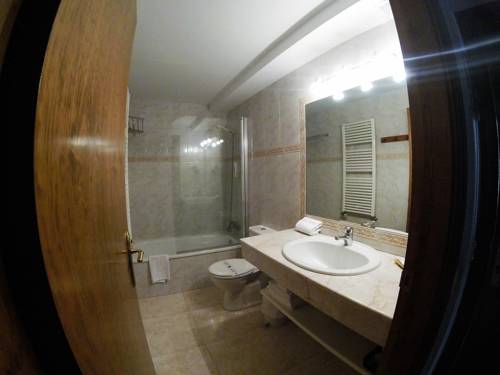 Imagen de la habitación del Aparthotel les Corts. Foto 5