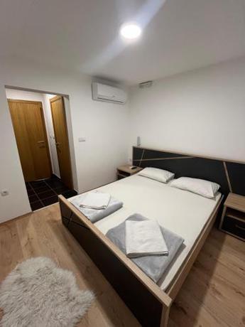 Imagen de la habitación del Apartmani Karanovac. Foto 10