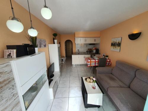 Imagen general del Apartment Pueblo Canario, Fantastic Sea View, Balcony, Only 450 M To The Beach, Wifi. Foto 6