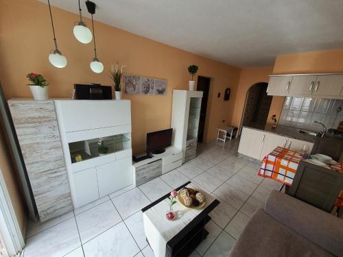 Imagen de la habitación del Apartment Pueblo Canario, Fantastic Sea View, Balcony, Only 450 M To The Beach, Wifi. Foto 9