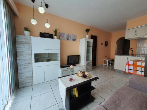 Imagen general del Apartment Pueblo Canario, Fantastic Sea View, Balcony, Only 450 M To The Beach, Wifi. Foto 8