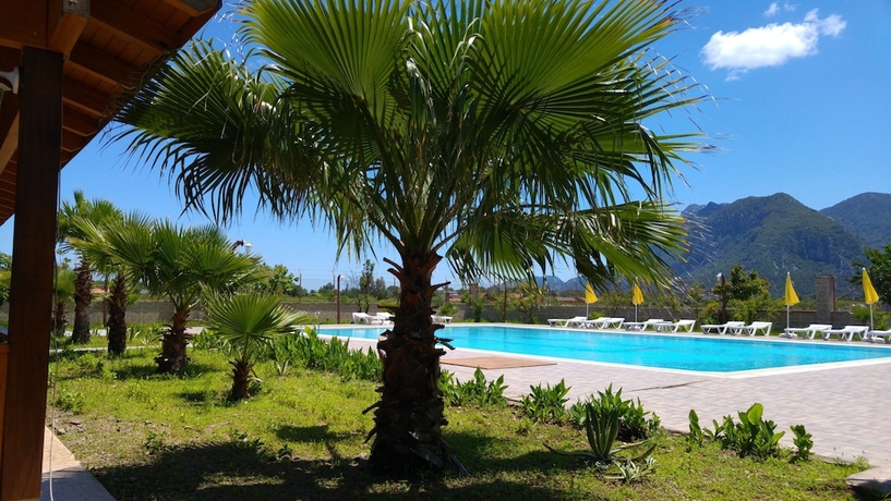 Imagen de la piscina del Apella Hotel. Foto 18