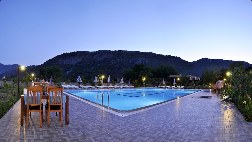 Imagen de la piscina del Apella Hotel. Foto 19