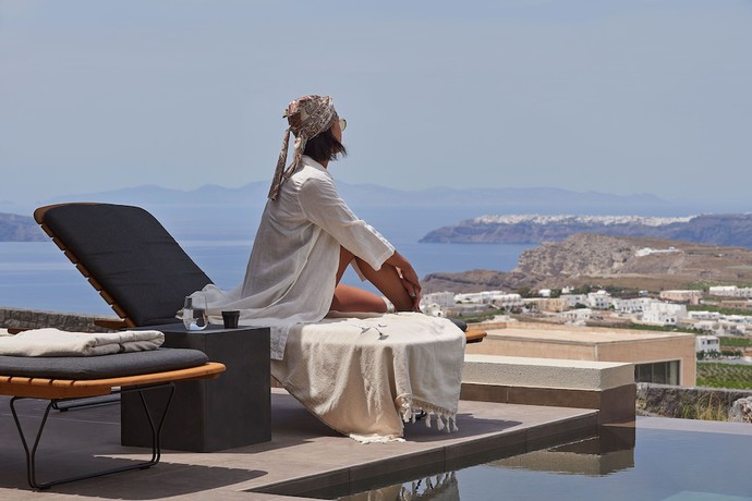 Imagen de los exteriores del Apikia Santorini. Foto 20