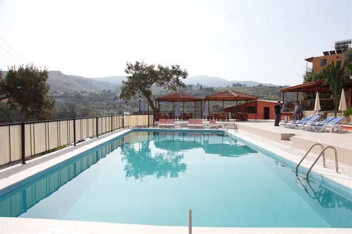 Imagen de la piscina del Apollon Hotel, Patara. Foto 12