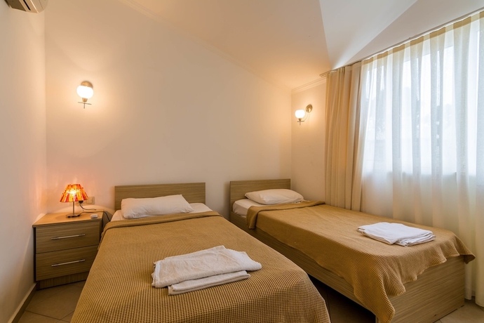 Imagen de la habitación del Apollonium Spa and Beach Resort. Foto 17