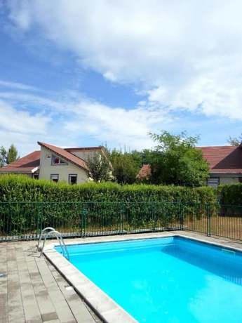 Imagen de la piscina del Appart\'Hotel Les Acacias. Foto 19