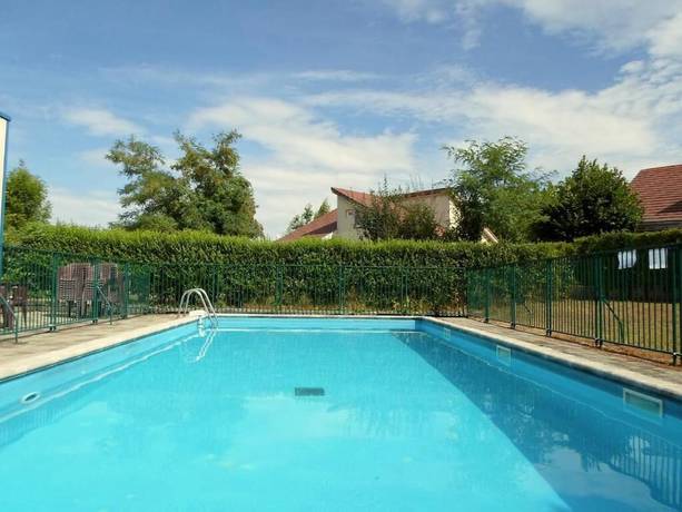 Imagen de la piscina del Appart\'Hotel Les Acacias. Foto 20