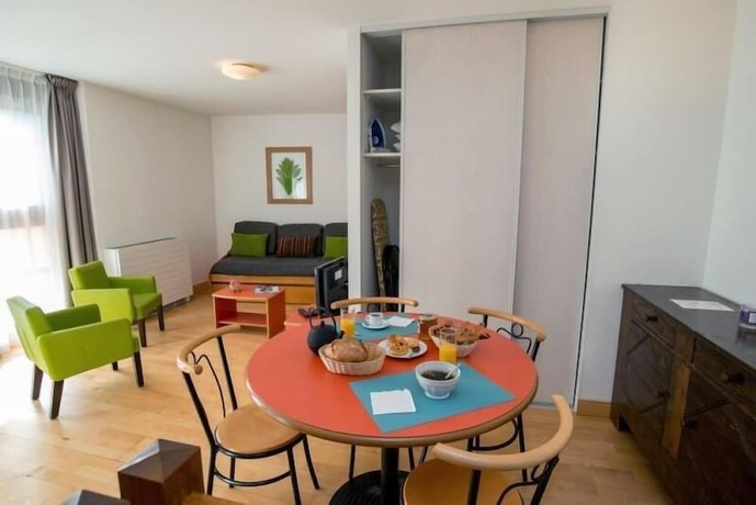 Imagen de la habitación del Apparth&ocirc;tel Privilodges Grenoble Chateau Perrin. Foto 7