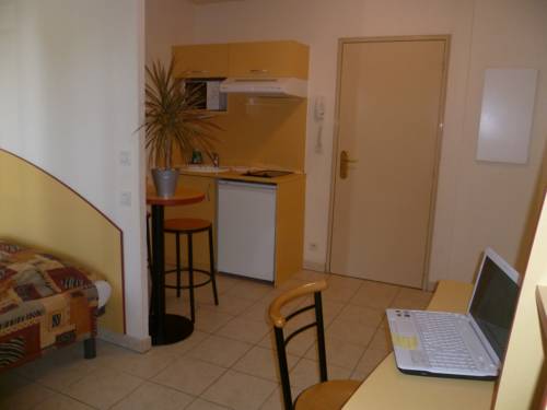 Imagen de la habitación del Apparts Meubl&eacute;s R&eacute;sidence Columba. Foto 6