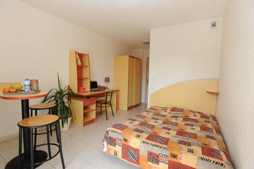 Imagen de la habitación del Apparts Meubl&eacute;s R&eacute;sidence Columba. Foto 10