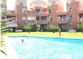 Imagen de la piscina del Aptos. Bahia Denia/royal Playa/mediterraneo. Foto 6