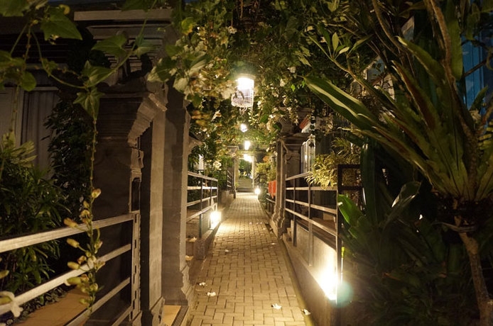 Imagen de los exteriores del Aqua Bali Villa. Foto 7