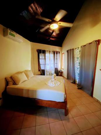 Imagen de la habitación del Aqua Lounge Bar & Hostal. Foto 19