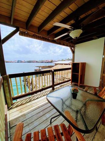 Imagen de la habitación del Aqua Lounge Bar & Hostal. Foto 20
