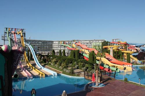 Imagen general del Aqua Nevis Hotel & Aqua Park - All Inclusive. Foto 7