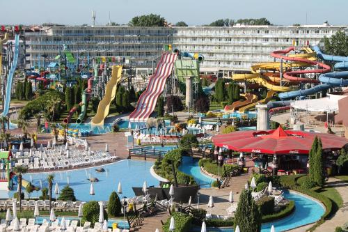 Imagen general del Aqua Nevis Hotel & Aqua Park - All Inclusive. Foto 8