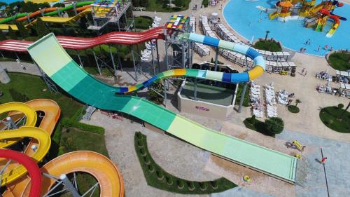 Imagen general del Aqua Nevis Hotel & Aqua Park - All Inclusive. Foto 13