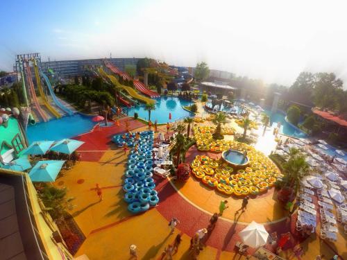 Imagen general del Aqua Nevis Hotel & Aqua Park - All Inclusive. Foto 18