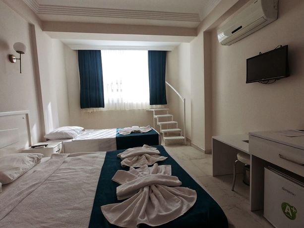 Imagen de la habitación del Aquila Beach Hotel. Foto 1