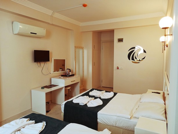 Imagen de la habitación del Aquila Beach Hotel. Foto 3