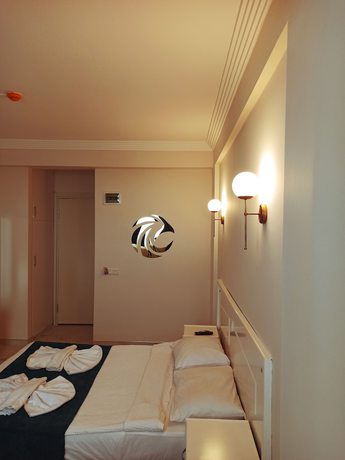 Imagen de la habitación del Aquila Beach Hotel. Foto 5