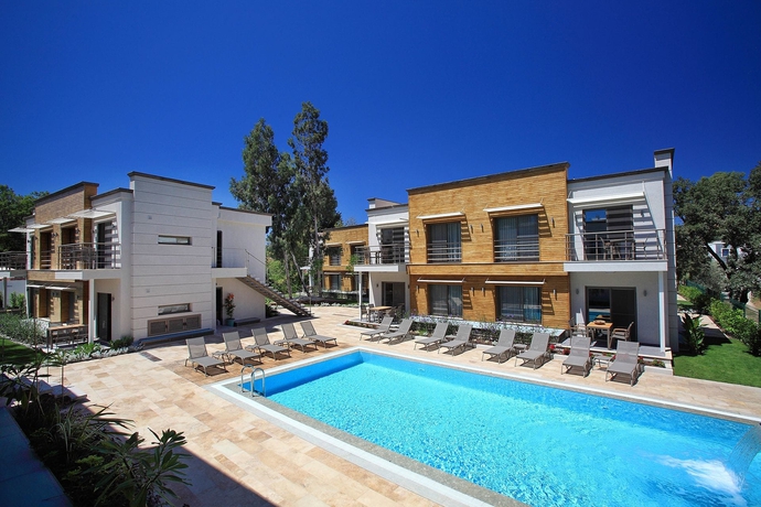 Imagen de la piscina del Ara Residences. Foto 13
