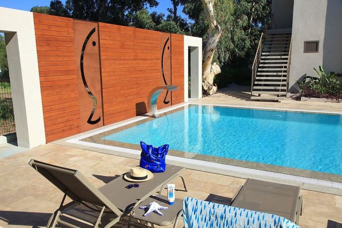 Imagen de la piscina del Ara Residences. Foto 15